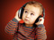 عکس موسیقی گوش دادن کودک