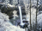 آبشار در برف و زمستان