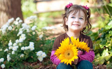 عکس دختر بچه با گل زیبا baby girl beautiful flowers