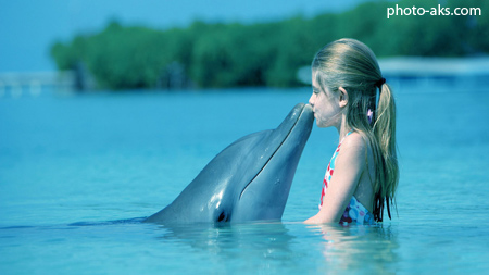 بوسه دختر بچه و دلفین kid dolphin kiss