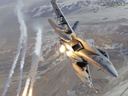 حمله هوایی هواپیمای جنگنده f18 attack