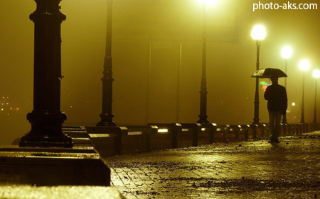 پسر تنها زیر باران در شب alone boy in rain