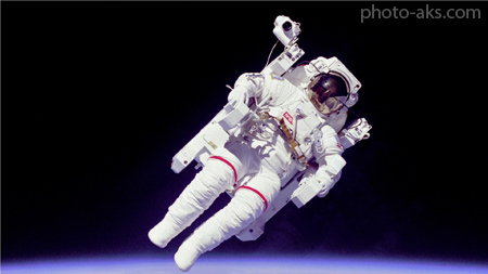 عکس فضانورد در فضا astronaut in space