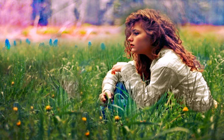 عکس دختر زیبا در طبیعت سبز beautiful women nature grass