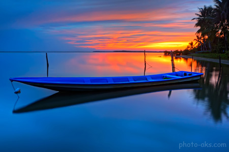 منظره قایق و افق زیبای دریا blue boat sunset