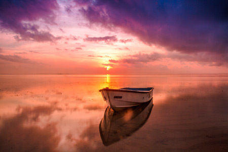 عکس قایق خالی منظره غروب دریا boat sunset sky sea