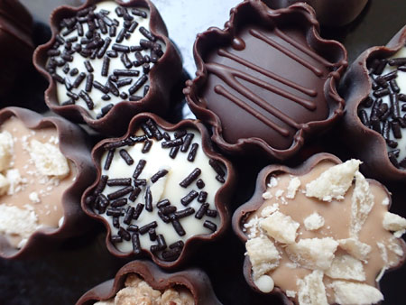 شیرینی های شکلاتی کاکائویی chocolates candy wallpaper
