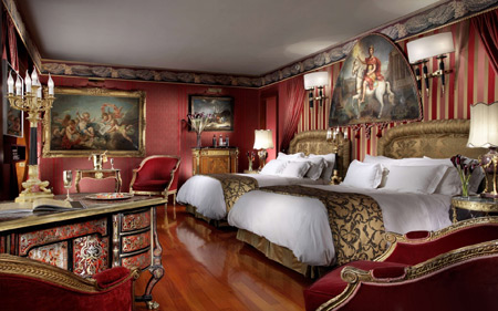 دکور اتاق خواب سلطنتی classic bedroom wallpaper