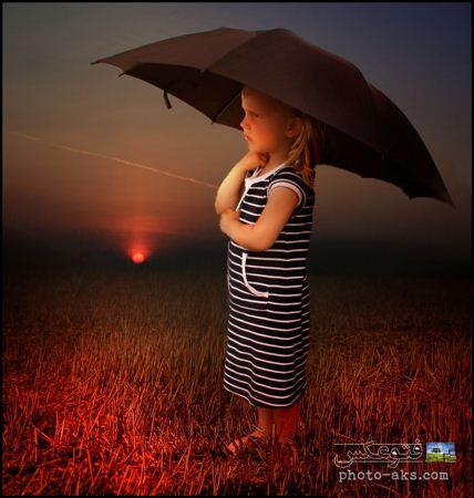 عکس دختر بچه ناز با چتر در غروب aks dokhtar bache romantik