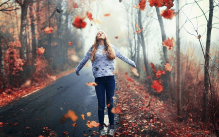 عکس رمانتیک دختر فصل پاییز girl autumn love