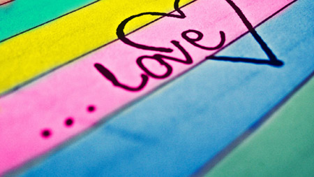نوشته لاو روی کاغذ رنگارنگ love heart colorfull