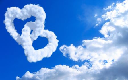 ابرهای شکل قلب در آسمان love heart sky