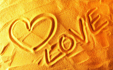 عکس لاو روی شن طلایی love sand