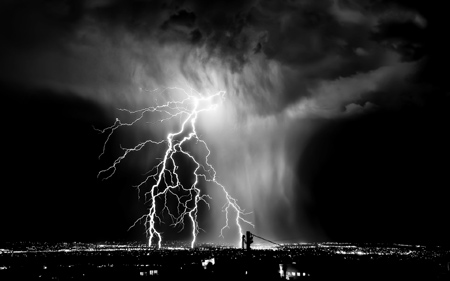 رعد و برق در شب massive lightning black