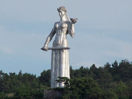 مجسمه مادر گرجستان Kartlis Deda
