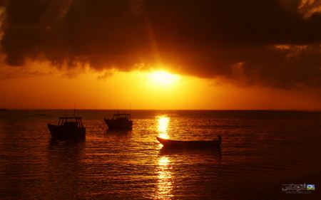 منظره غروب نارنجی در دریا orange sunset in sea