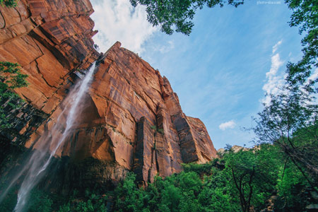 منظره زیبا آبشار بلند و مرتفع photo waterfall nature