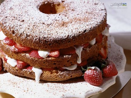 کیک لایه ای ترد توت فرنگی strawberry stack cake
