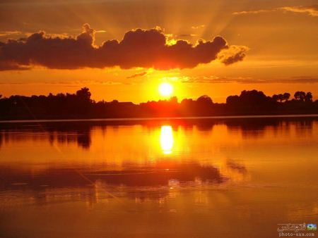 غروب زرد روی رودخانه river sunset