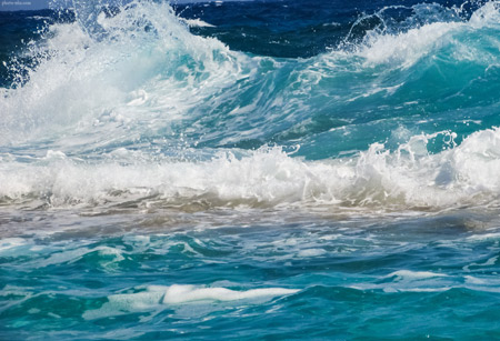 تصویر امواج خروشان دریا waves sea wallpaper