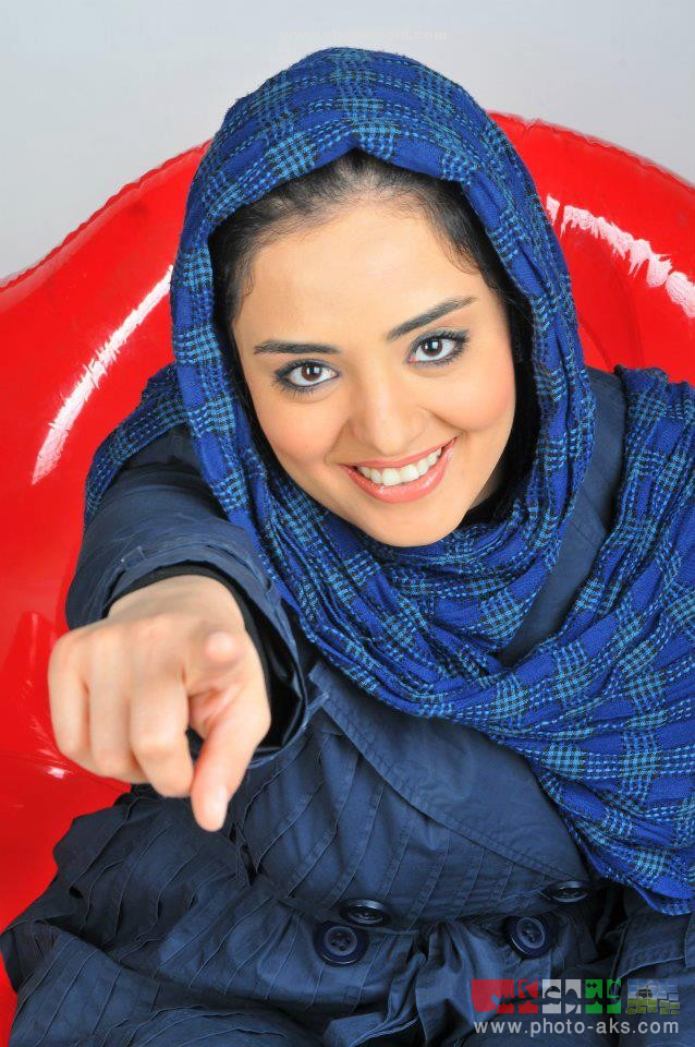 http://pic.photo-aks.com/photo/actor/actress/narges-mohammadi/large/narges_mohamadi_92.jpg