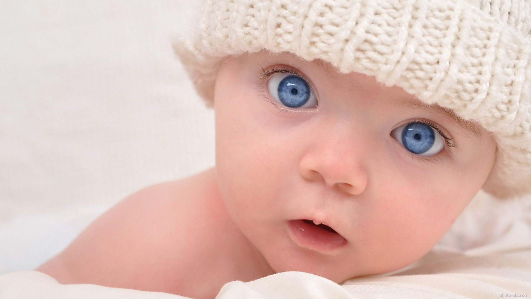 http://pic.photo-aks.com/photo/images/baby/large/Blue-Eyes-Baby.jpg