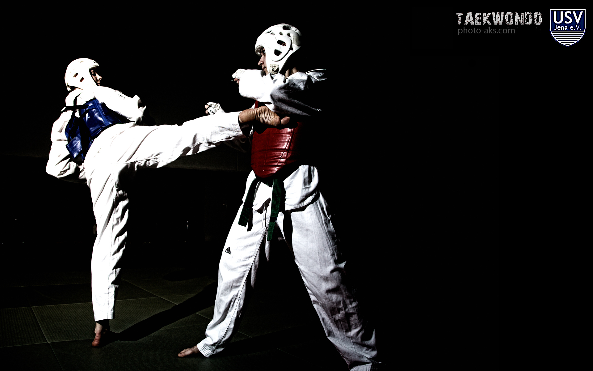 http://pic.photo-aks.com/photo/sports/combat/large/taekawando-taekwondo.jpg