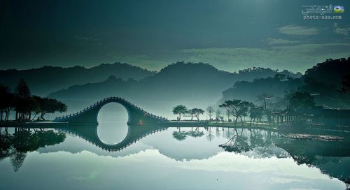 عکس شگفت انگیز از پل ماه در پارک داهو چین تایپه