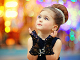 عکس دختر بچه با آرایش زیبا
