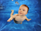 نوزاد در حال شنا