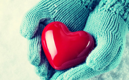 عکس قلب قرمز داخل دست heart love hands