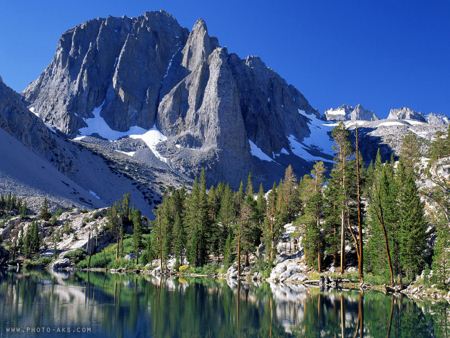 تصویر کوهستان در کنار دریاچه Lake montine