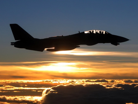 پرواز هواپیما جنگنده در غروب خورشید plane fighter jet sunset