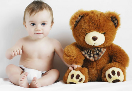 پسر بچه و عروسک خرس تدی sweet baby teddy bear