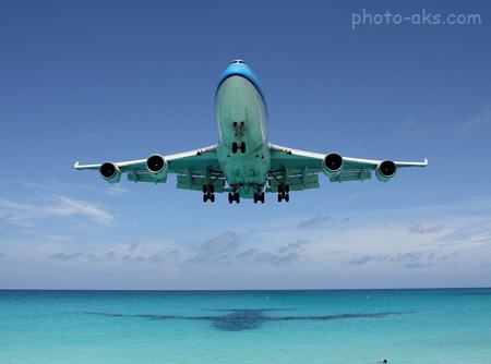 عکس زیبای فرود هواپیما boeing 747 ocean