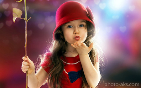 بوسه دختر ناز زیبا cute little girl wallpaper