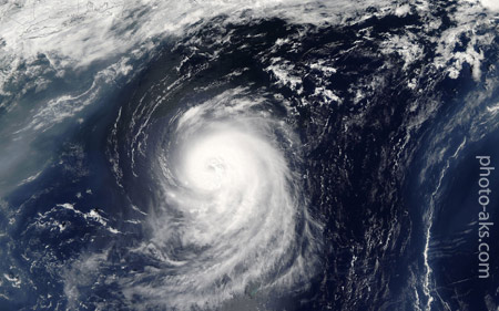 عکس ماهواره ای طوفان در اقیانوس cyclone whirwide ocean