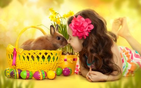 عکس دختر بچه و خرگوش bunny and cute girl
