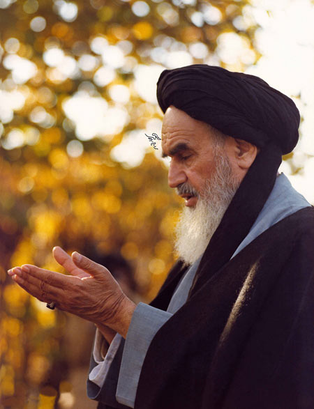 عکس قنوت امام خمینی در نماز gonot emam khomeini