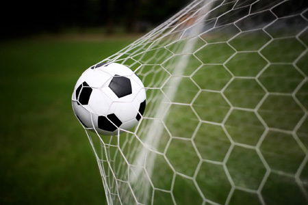 عکس توپ فوتبال در دروازه footbal ball in goal
