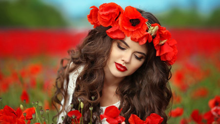 عکس دختر زیبا در میان گلهای شقایق girl poppy flowers