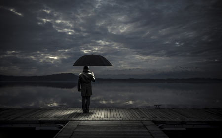 عکس غمگین مرد تنها با چتر man umbrella sad dark