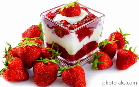 دسر بستنی با طعم توت فرنگی red strawberry icecream