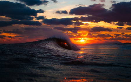 غروب آفتاب روی موج دریا sea sunset wave