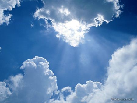 نور خورشید از پشت ابرها sun rays shine in sky