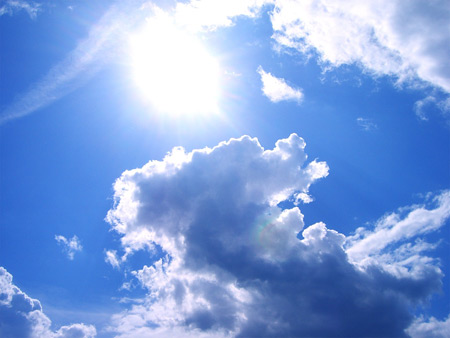 خورشید و ابر در آسمان sun and clouds