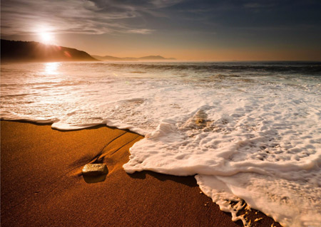 منظره امواج کنار ساحل و طلوع خورشید sunrise beach wave wallpaper