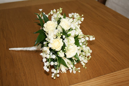 دسته گل رز عروس سفید white rose bouquet