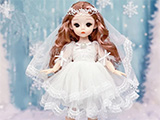 عروسک دختر با لباس عروس