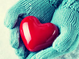 عکس قلب قرمز داخل دست